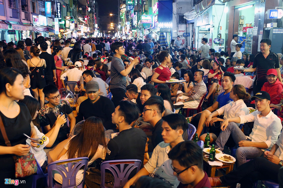 Chen chúc ăn uống ngạt thở đêm Noel